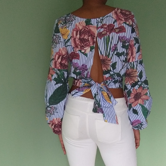 Jeuvre women's blue and white  floral striped crop blouse with open back - Picture 2 of 9